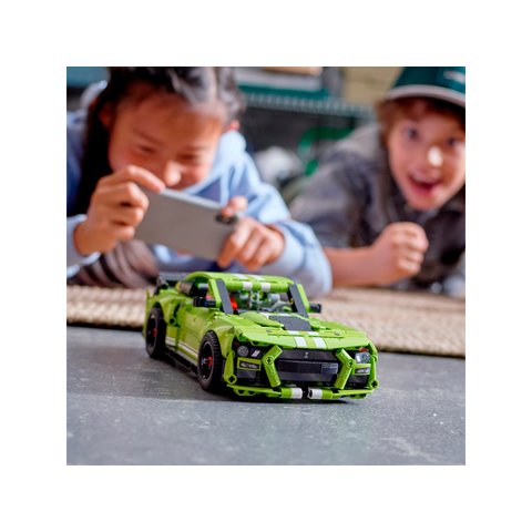 Конструктор LEGO Technic Ford Mustang Shelby® GT500® 42138 Превью 7